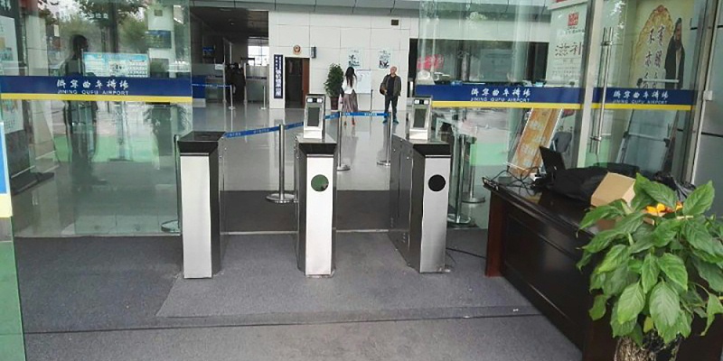 E242-濟(jì)寧機(jī)場翼閘